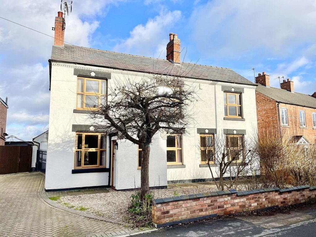 3 bed detached house for sale in Croft Road, Cosby, Leicester, Leicestershire. LE9, £445,000