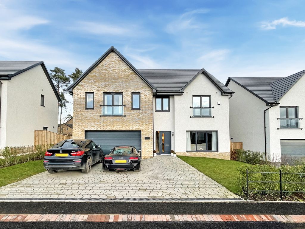 5 bed detached house for sale in Creek Way, Wynyard TS22, £579,995