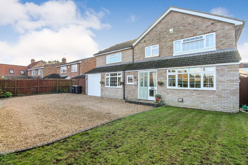 5 bed detached house for sale in High Street, Great Barford MK44, £675,000