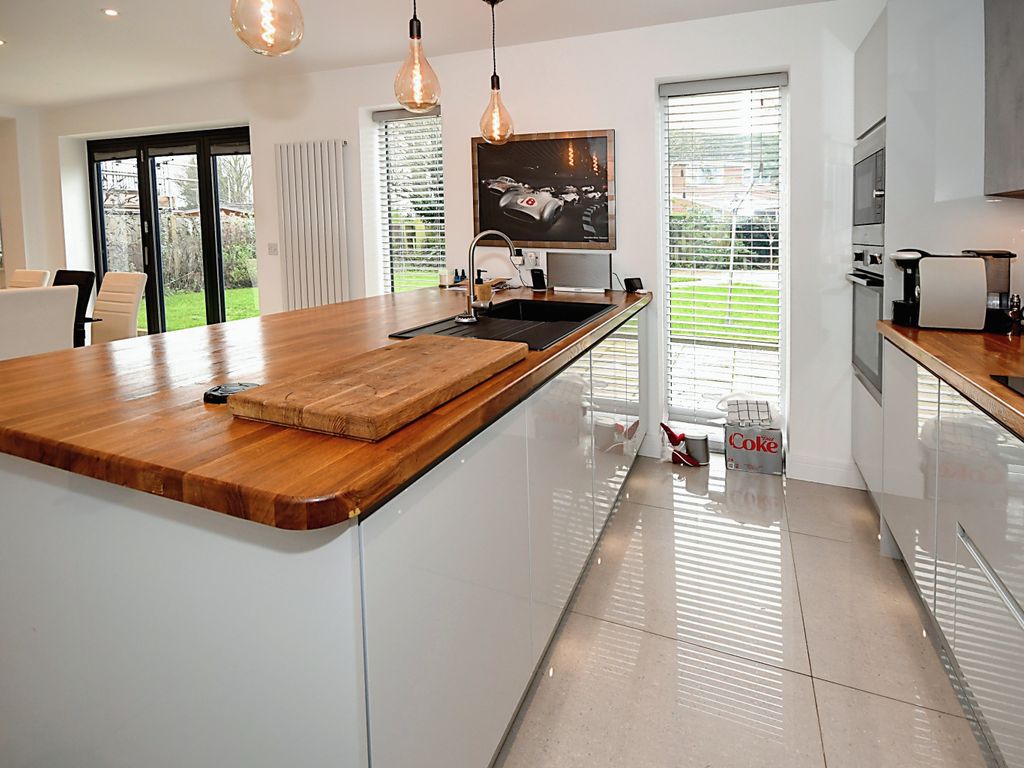 4 bed detached house for sale in Doddington Road, Lincoln LN6, £469,500