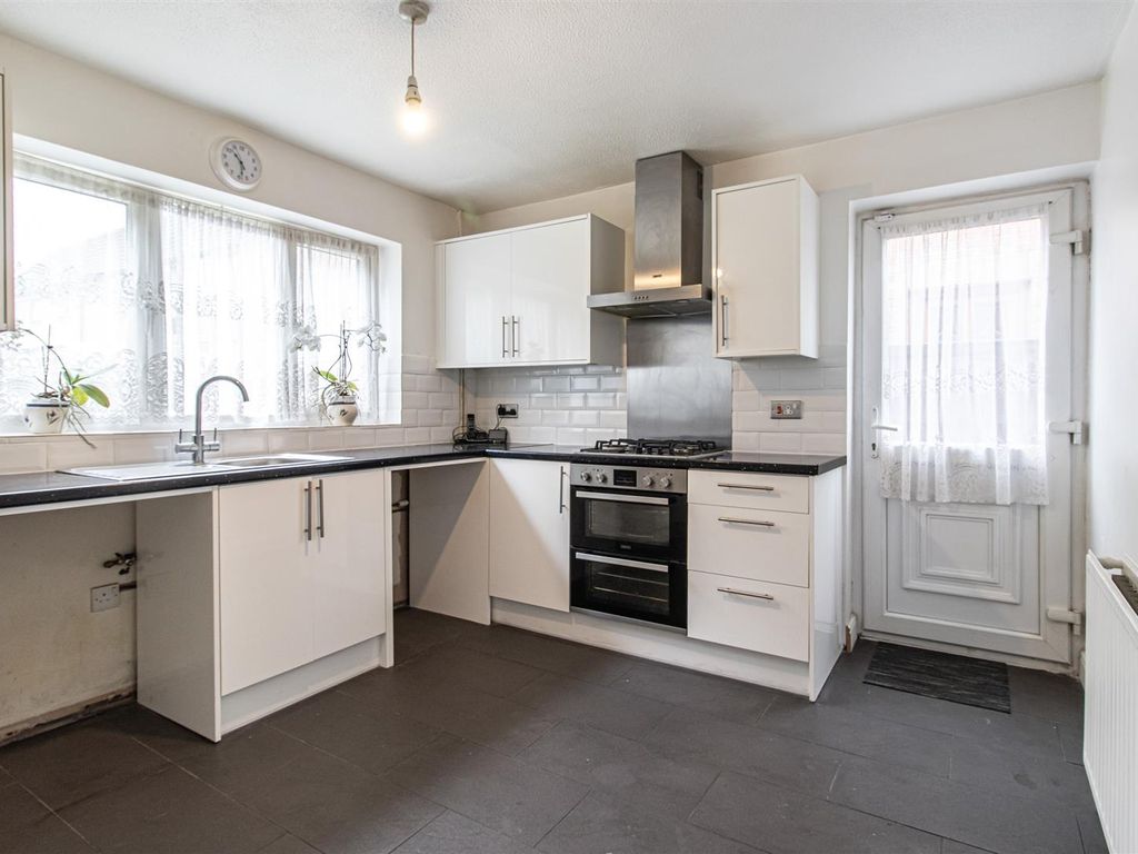 4 bed detached house for sale in Ilmington Drive, Burnt Mills SS13, £425,000