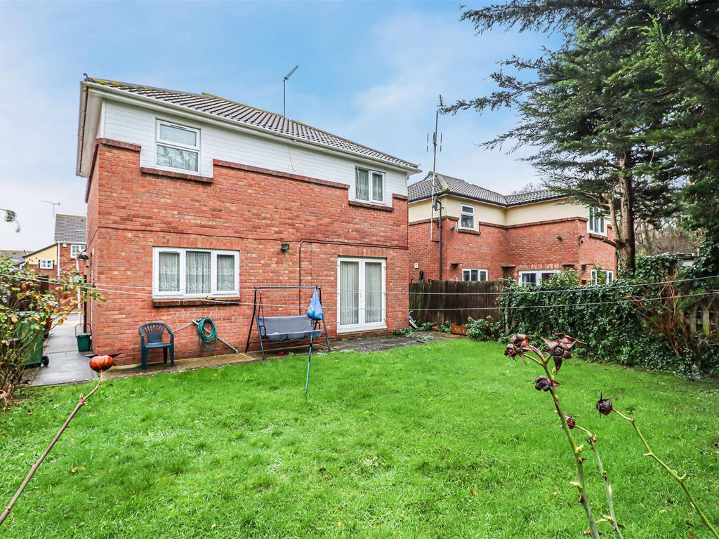 4 bed detached house for sale in Ilmington Drive, Burnt Mills SS13, £425,000