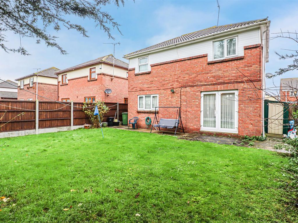 4 bed detached house for sale in Ilmington Drive, Burnt Mills SS13, £425,000