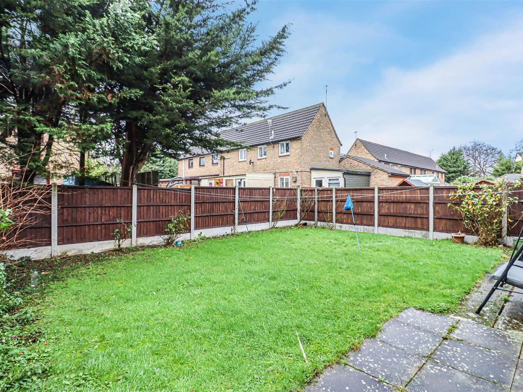 4 bed detached house for sale in Ilmington Drive, Burnt Mills SS13, £425,000