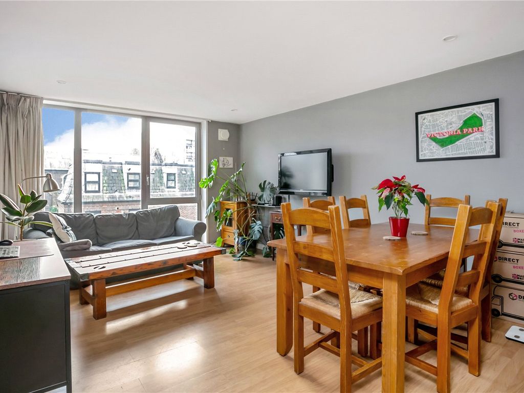 2 bed flat for sale in Cudworth Street, London E1, £530,000