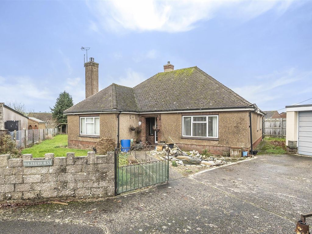 3 bed detached bungalow for sale in Lyddons Mead, Chard TA20, £400,000