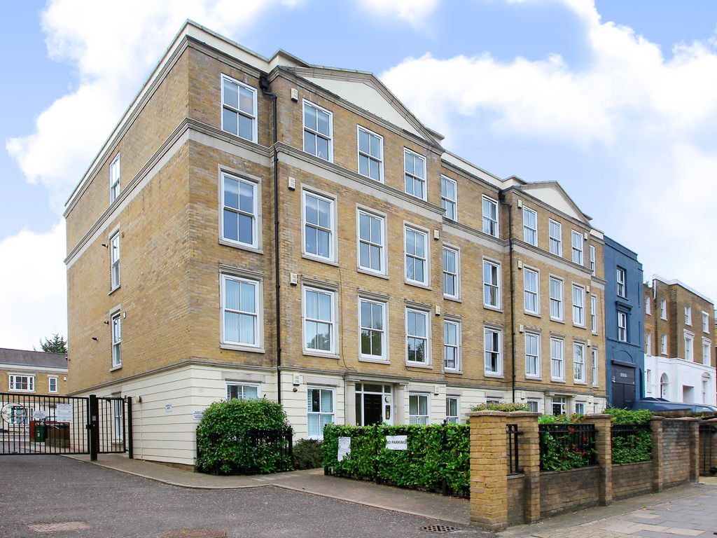 2 bed flat for sale in Clapham Park Road, Clapham, London SW4, £625,000