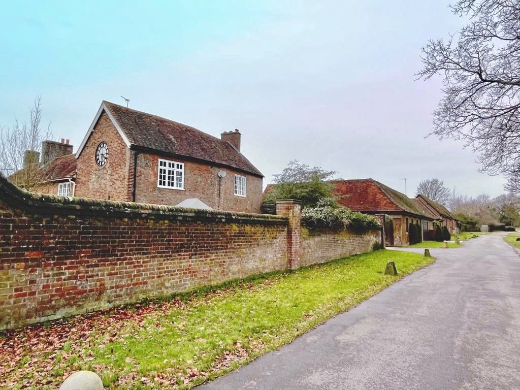 4 bed country house to rent in Norcott Hall Cottages, Northchurch, Berkhamsted HP4, £3,250 pcm
