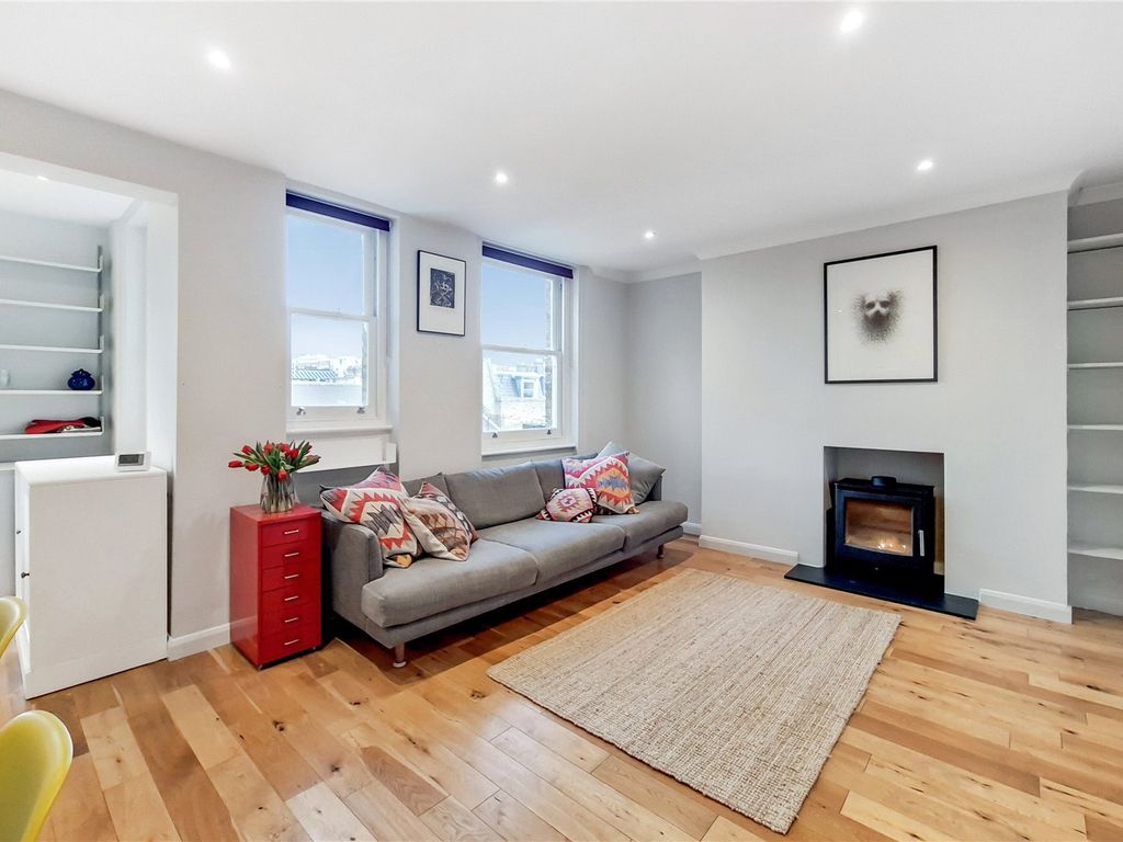 2 bed flat to rent in Great Portland Street, Fitzrovia, London W1W, £3,575 pcm