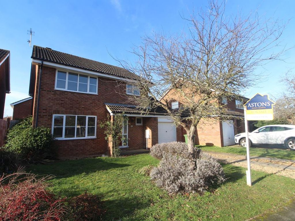 4 bed detached house for sale in Gladstone Close, Newport Pagnell MK16, £520,000
