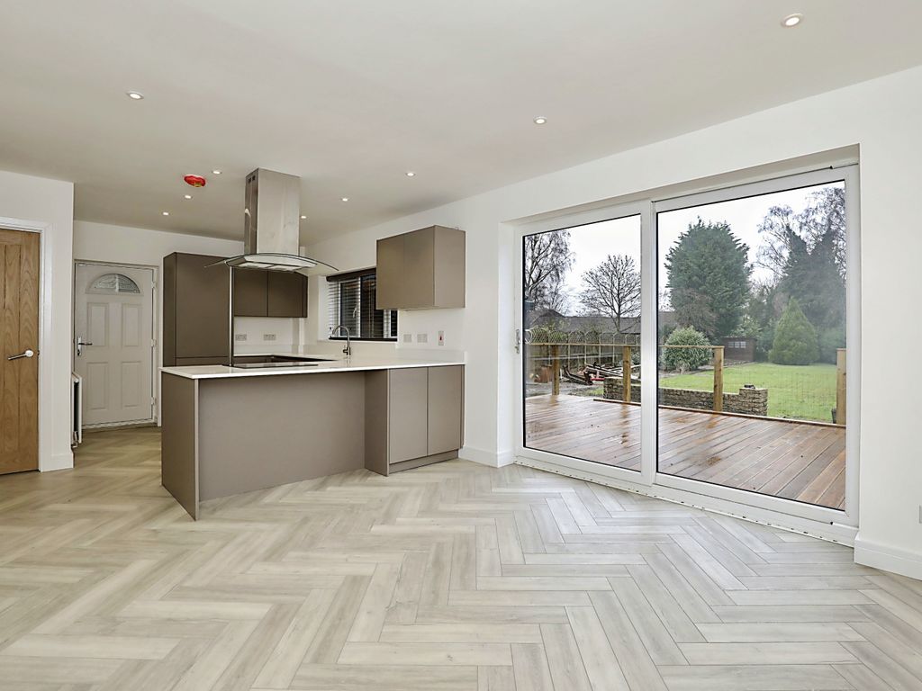 4 bed detached house for sale in Dunstan Crescent, Worksop S80, £400,000