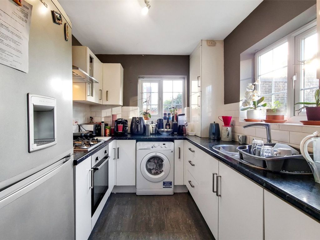 2 bed flat for sale in South Bank, Surbiton KT6, £370,000