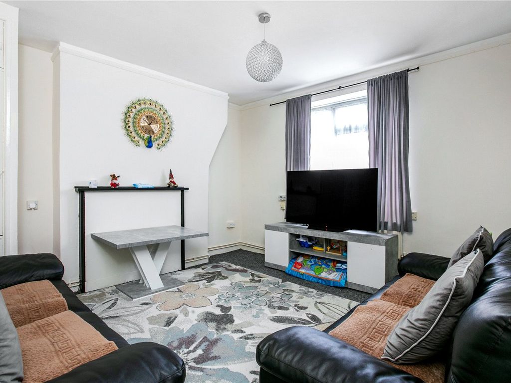 3 bed flat for sale in Brooke Road, London E5, £360,000