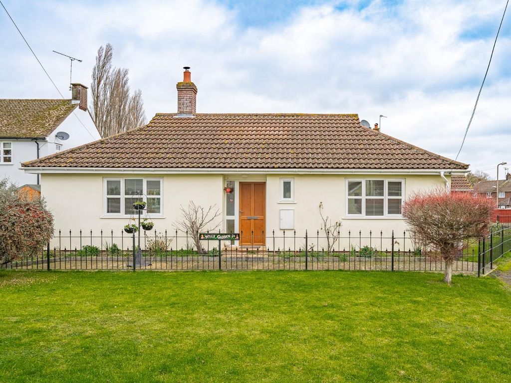 2 bed detached bungalow for sale in Gepps Close, High Easter, Chelmsford CM1, £400,000