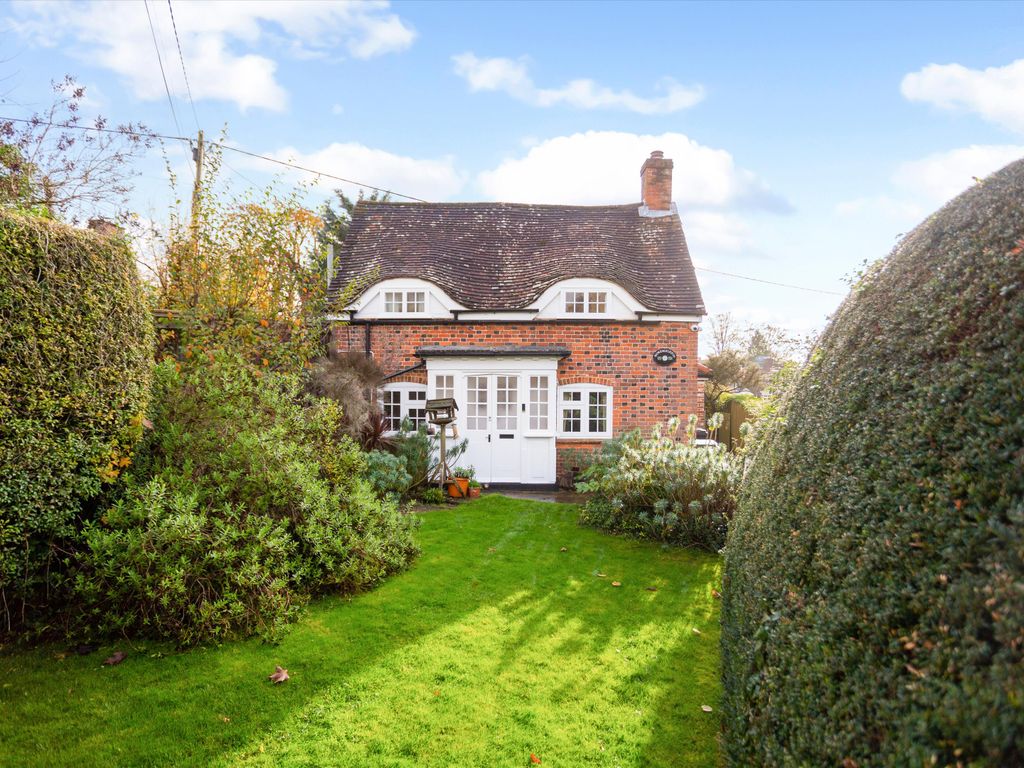 3 bed cottage for sale in Main Street, Chaddleworth, Newbury, Berkshire RG20, £675,000