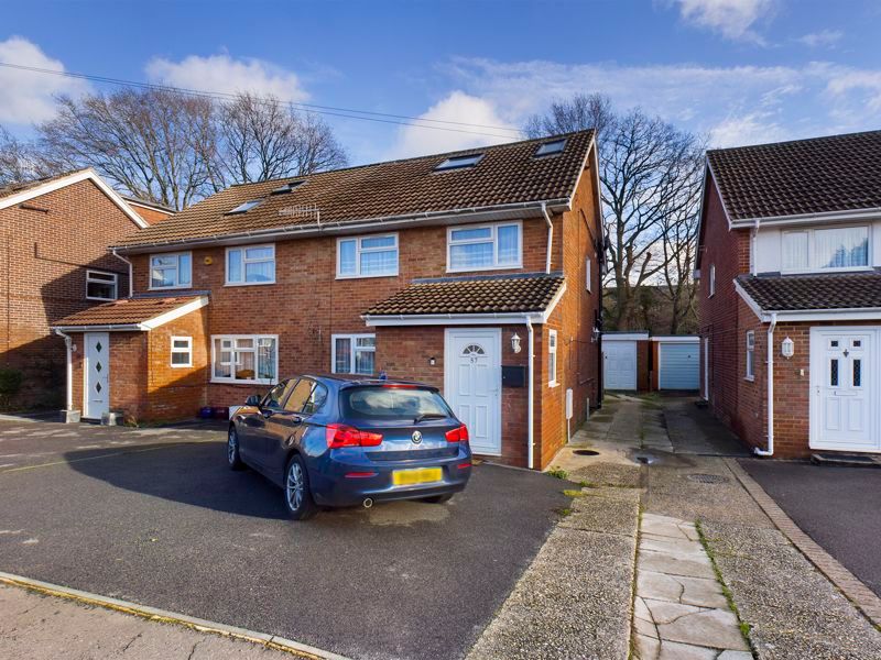 4 bed semi-detached house for sale in Mill Road, Crawley RH10, £465,000