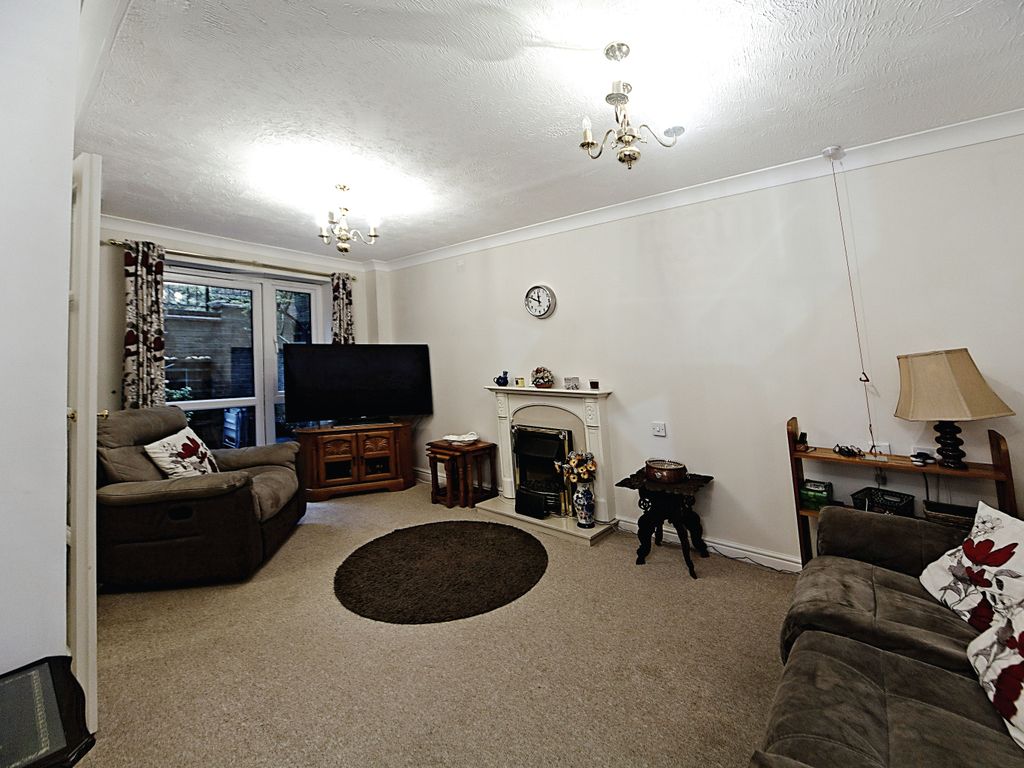 1 bed flat for sale in Foxley Lane, Purley CR8, £140,000