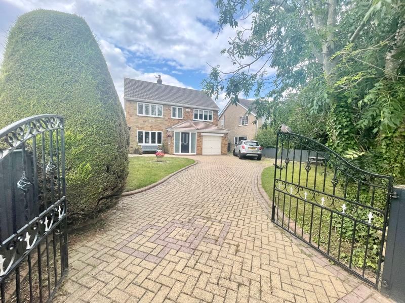 4 bed detached house for sale in Pretymen Crescent, New Waltham, Grimsby DN36, £380,000