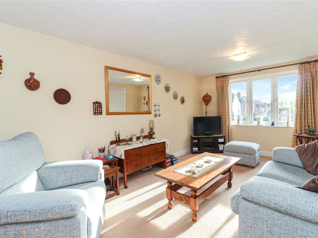 1 bed flat for sale in Church Lane, Kings Langley WD4, £195,000