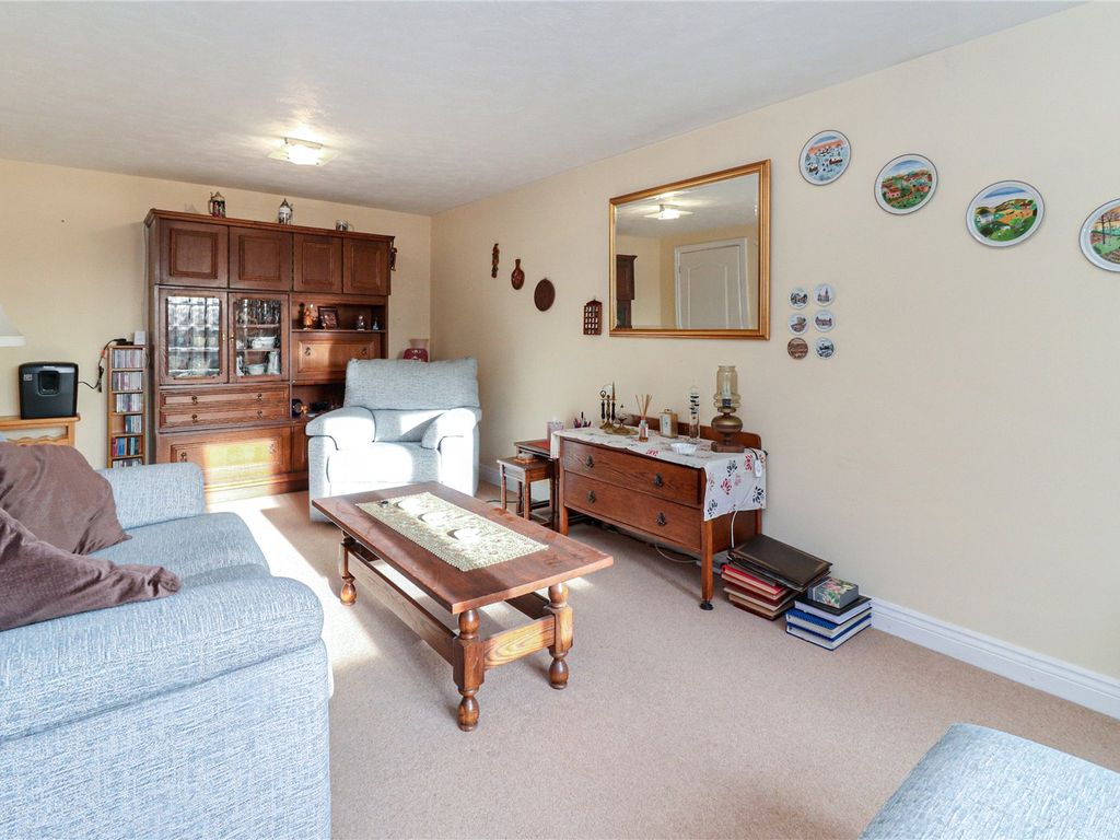 1 bed flat for sale in Church Lane, Kings Langley WD4, £195,000