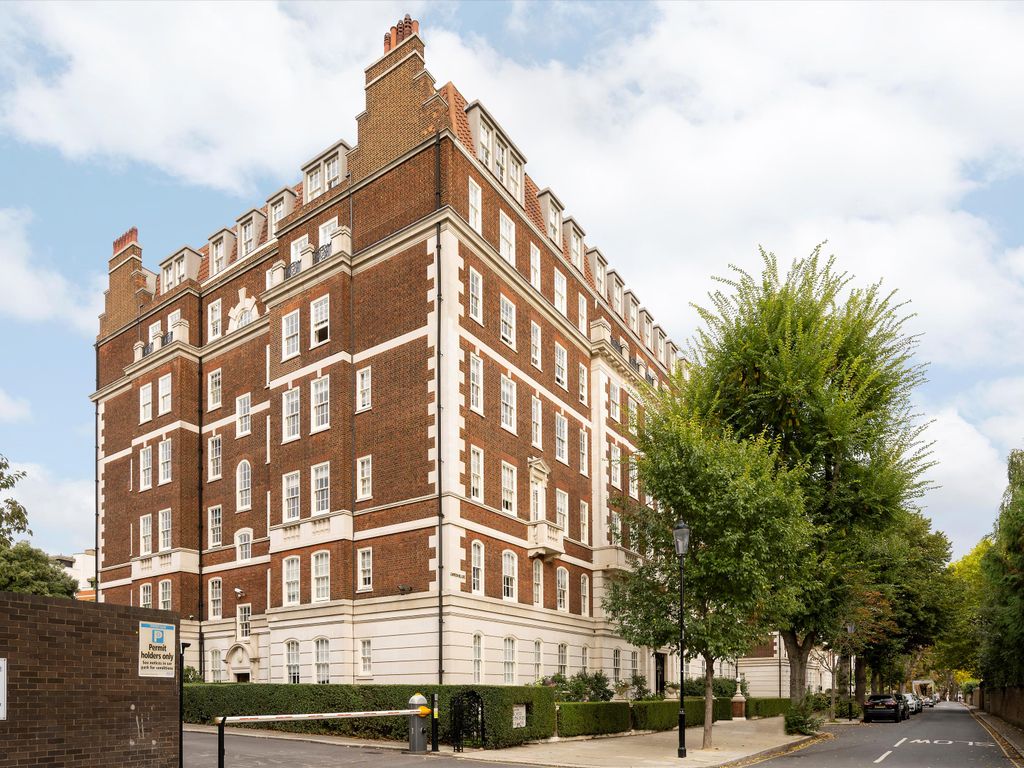 3 bed flat for sale in Campden Hill Gate, London W8, £3,000,000