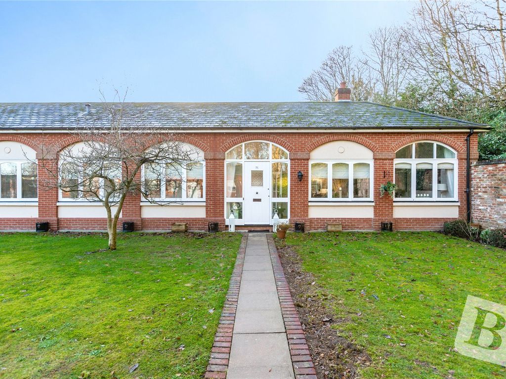 3 bed bungalow for sale in Thorndon Hall, Thorndon Park, Ingrave, Brentwood CM13, £650,000