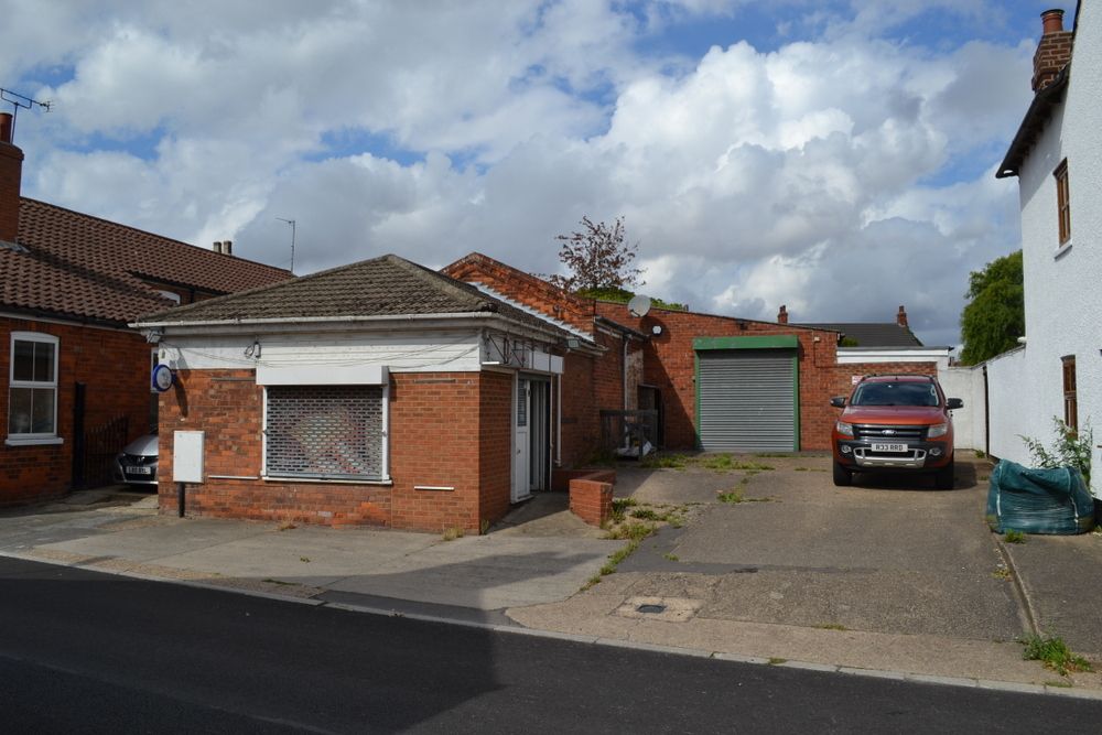 Retail premises to let in Howe Lane, Goxhill North Lincolnshire DN19, £11,950 pa