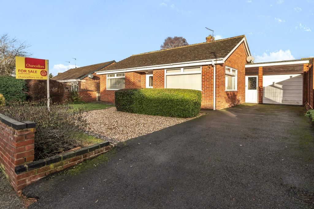 2 bed detached bungalow for sale in Bicester, Oxfordshire OX26, £400,000