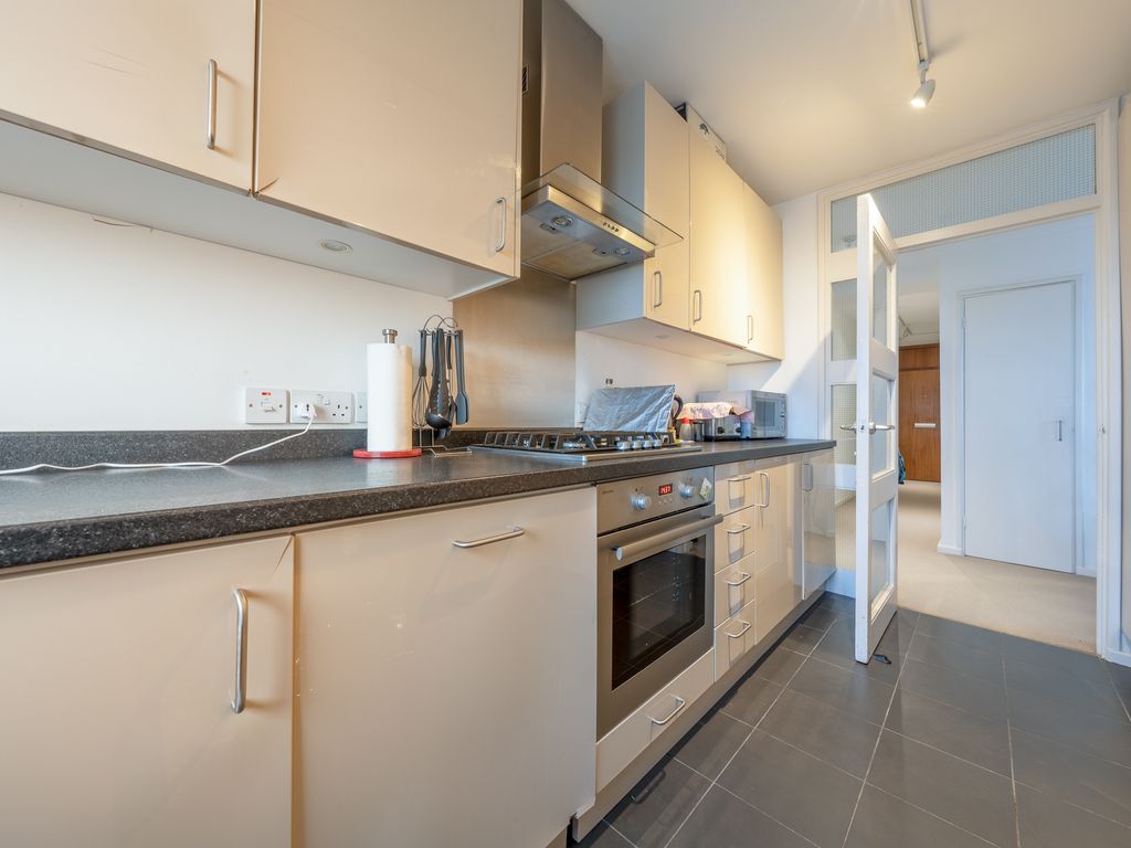 1 bed flat for sale in Buttermere Court, Boundary Road, London NW8, £760,000