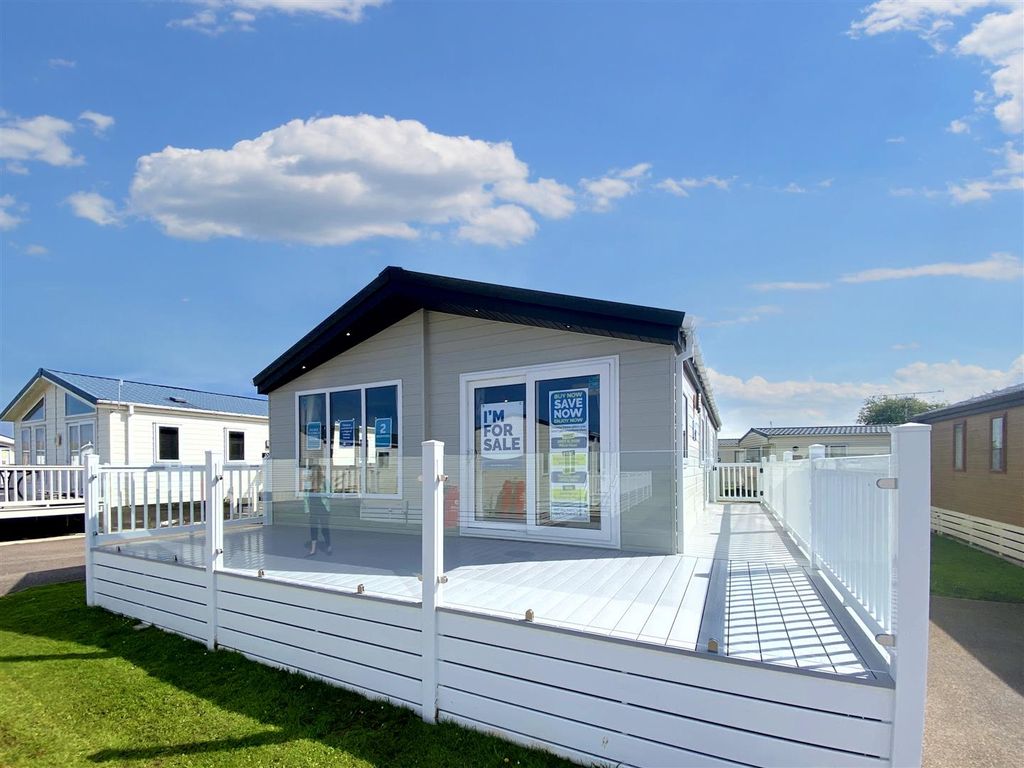 New home, 2 bed mobile/park home for sale in Steeple Bay Holiday Park, Steeple, Southminster CM0, £154,995