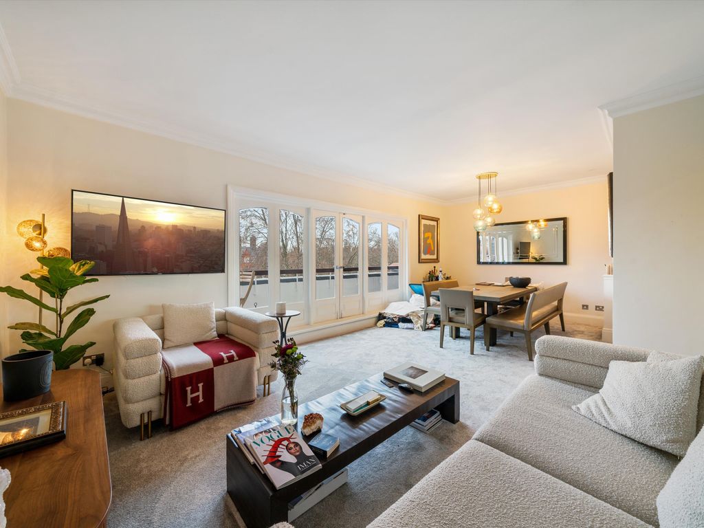 2 bed flat for sale in Cadogan Square, Chelsea SW1X, £2,590,000