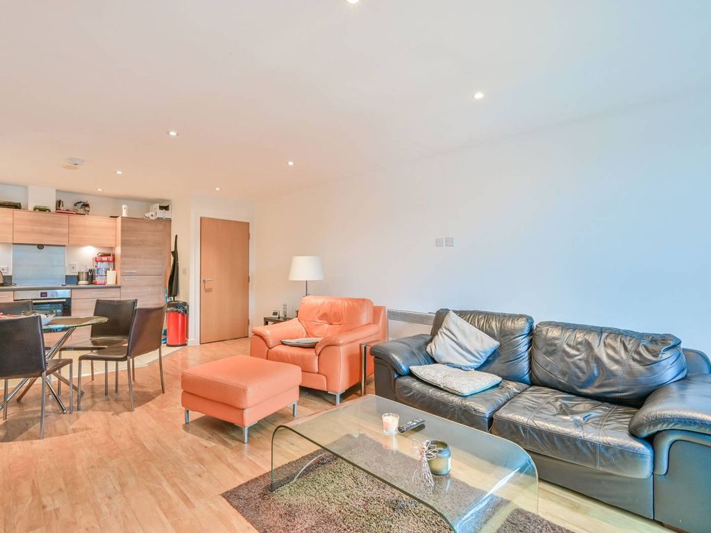 2 bed flat for sale in Commercial Road, Limehouse, London E14, £545,000