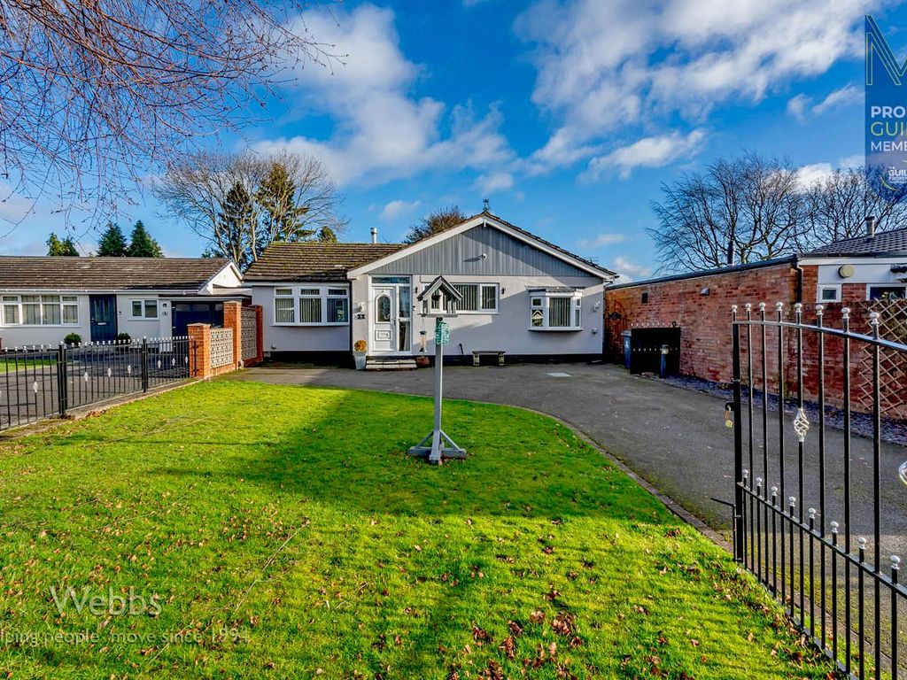 4 bed detached bungalow for sale in Enderley Close, Bloxwich, Walsall WS3, £399,999