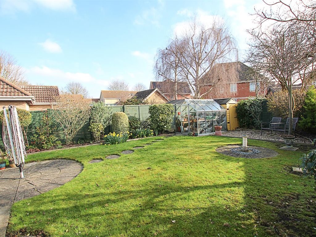 3 bed detached bungalow for sale in Hatley Drive, Burwell, Cambridge CB25, £425,000
