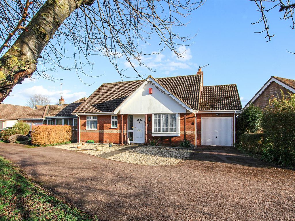 3 bed detached bungalow for sale in Hatley Drive, Burwell, Cambridge CB25, £425,000