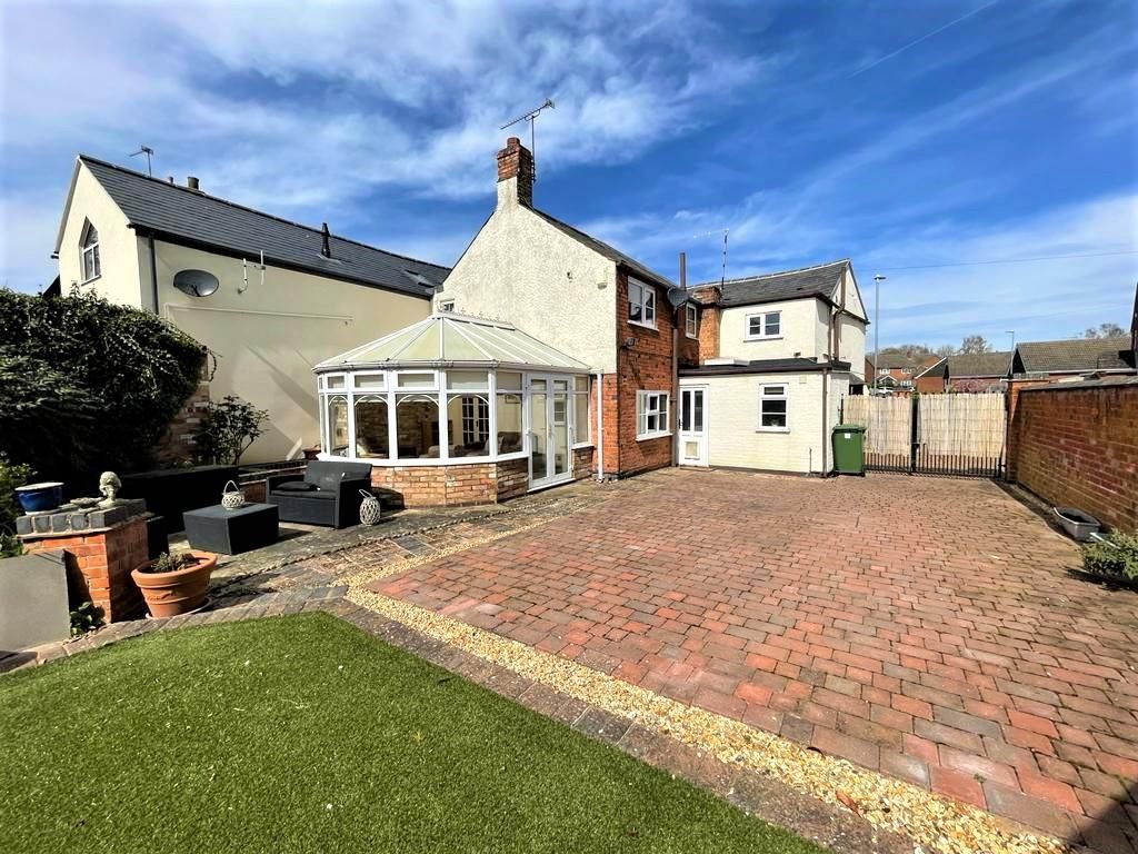 4 bed property for sale in Main Street, Gilmorton, Lutterworth LE17, £450,000