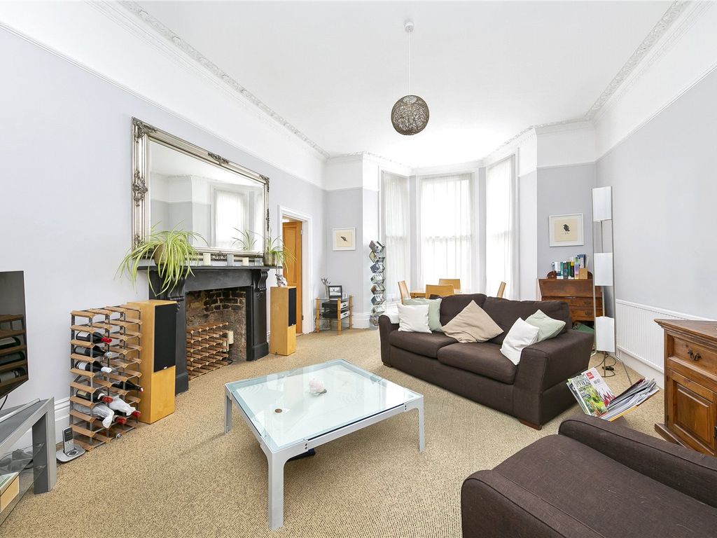2 bed flat for sale in Sheen Road, Richmond TW9, £800,000
