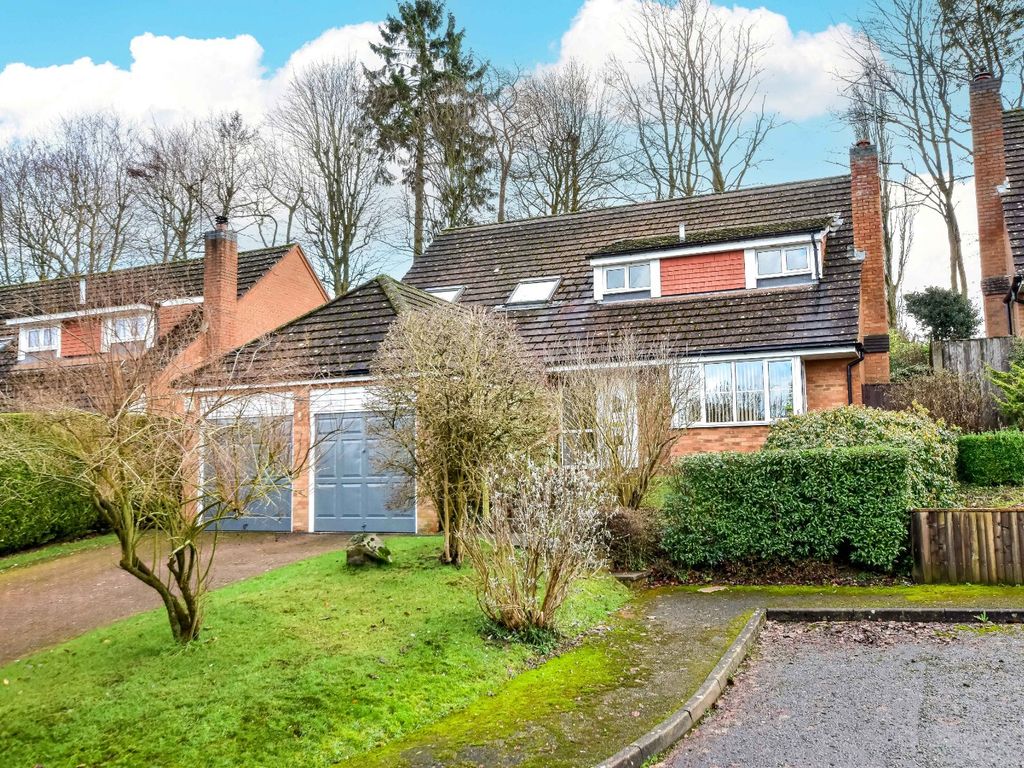 4 bed detached house for sale in Pines Close, Great Missenden, Bucks HP16, £825,000