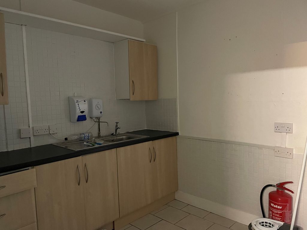 Property to rent in 42A Commercial Street, Maesteg, Bridgend. CF34, £400 pcm