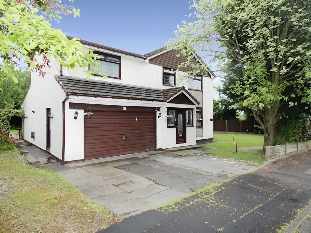 5 bed detached house for sale in Thirlmere Close, Adlington, Chorley, Lancashire PR6, £425,000