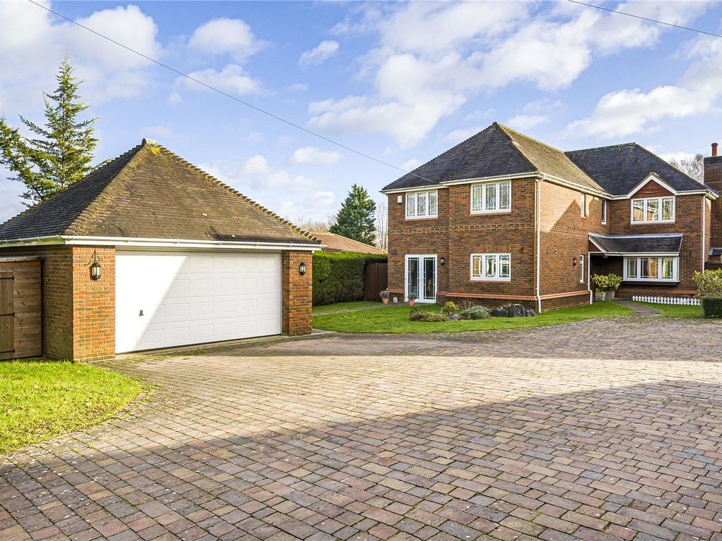 5 bed detached house for sale in Botley Road, Burridge, Southampton SO31, £870,000