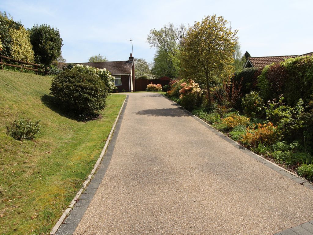 3 bed bungalow for sale in Potters Close, West Hill, Ottery St. Mary EX11, £680,000