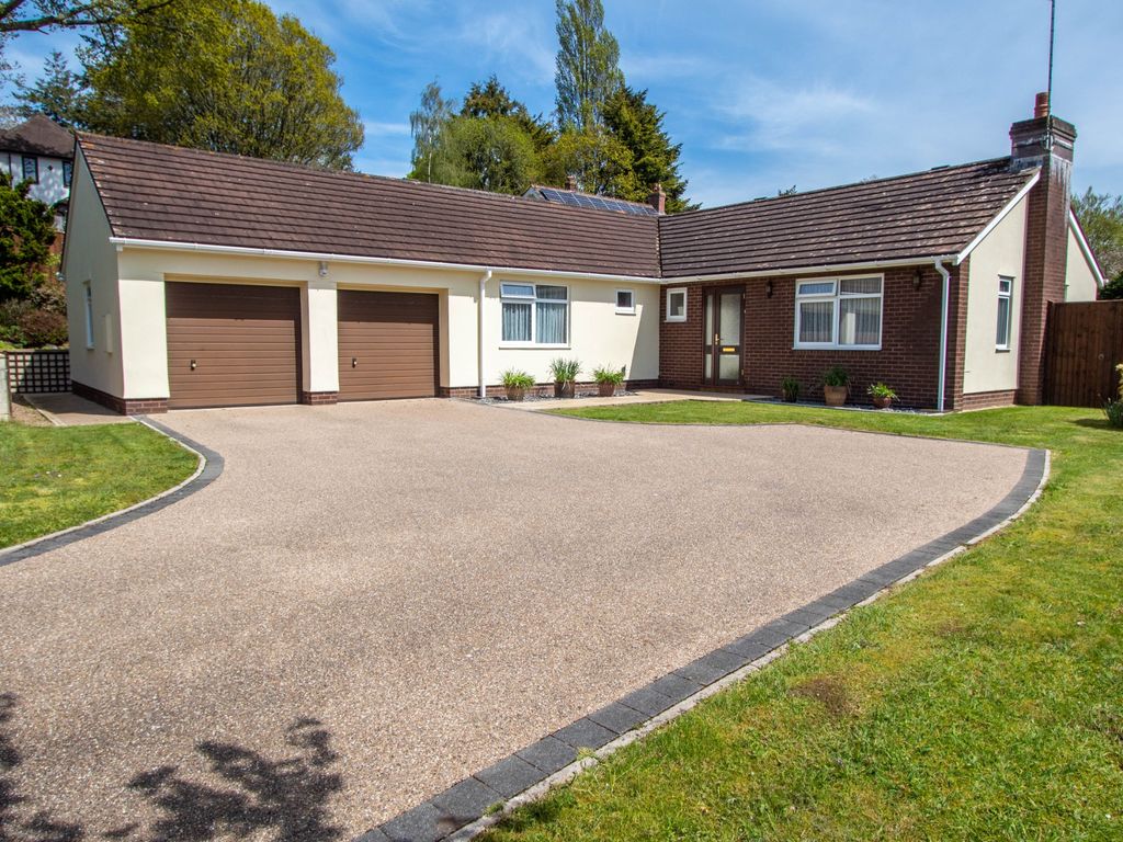 3 bed bungalow for sale in Potters Close, West Hill, Ottery St. Mary EX11, £680,000