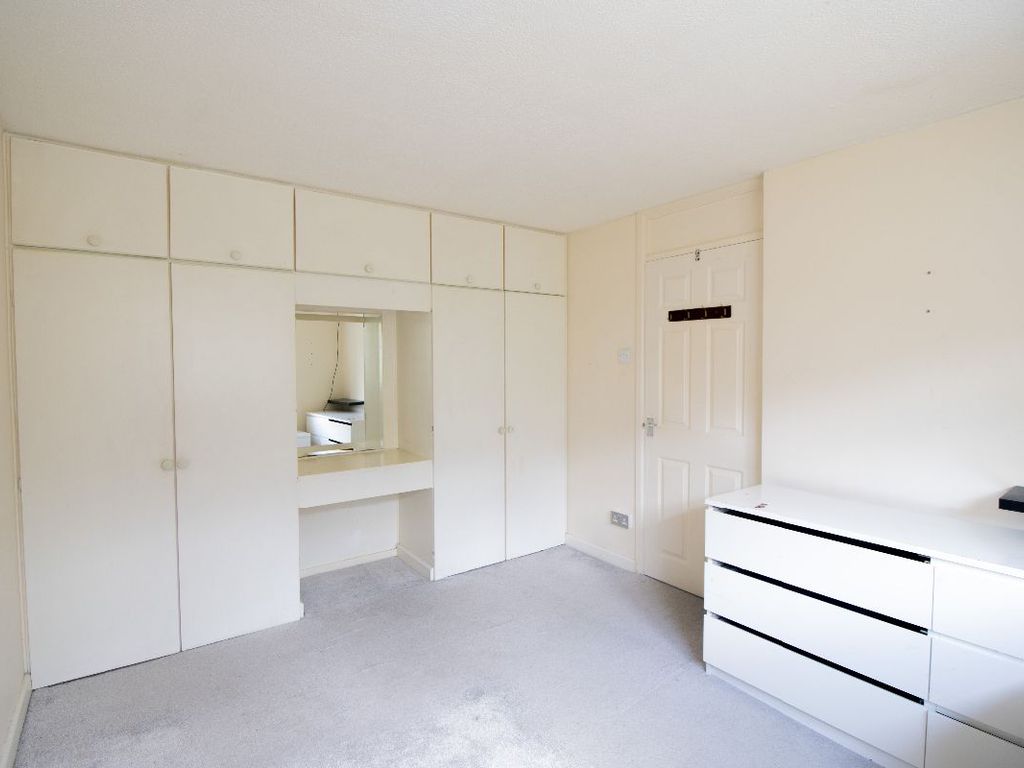 3 bed terraced house for sale in Devon Road, Luton LU2, £275,000