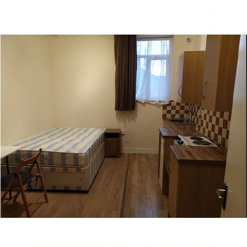 Room to rent in Uxbridge Road, Shepherds Bush W12, £849 pcm