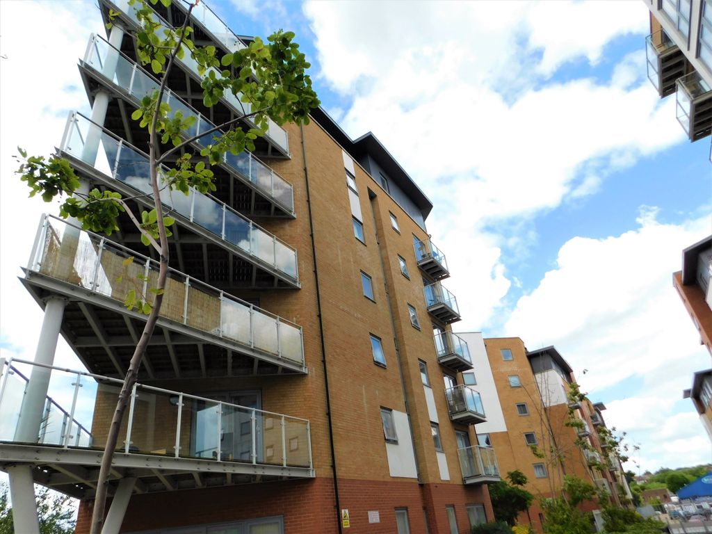 2 bed flat to rent in Sail House, Colchester CO2, £1,150 pcm