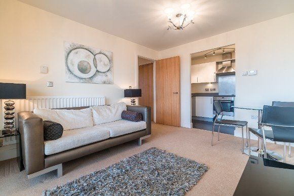 2 bed flat to rent in Masons Way, Birmingham B15, £1,050 pcm