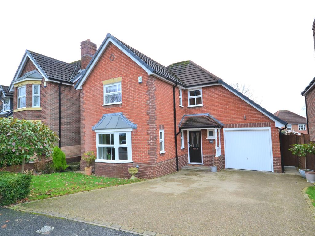 4 bed detached house for sale in Fearndown Way, Macclesfield SK10, £520,000