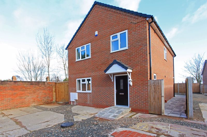 4 bed detached house for sale in New Road, Madeley, Telford TF7, £350,000