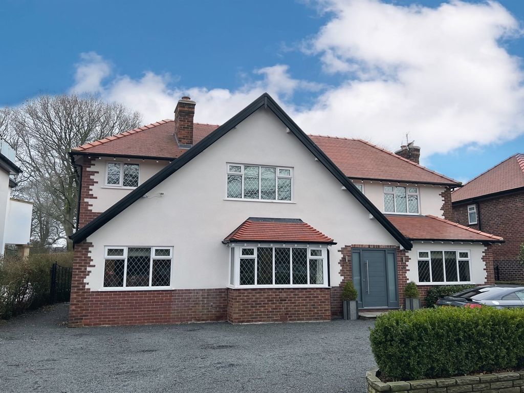 4 bed detached house for sale in Alton Road, Wilmslow SK9, £1,195,000